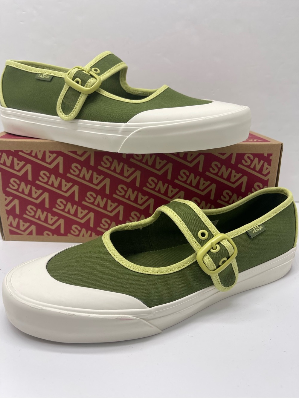 Vans WMNS Sz 8.5 Mary Jane Ballerina Green
VN000CRRCX1 Sandals Sneakers - Picture 12 of 16
